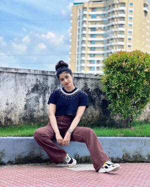 Jasnya Jayadeesh Instagram - Believe in yourself and you’re halfway there. 🤍
.
Pc @arun_anedath 🤍