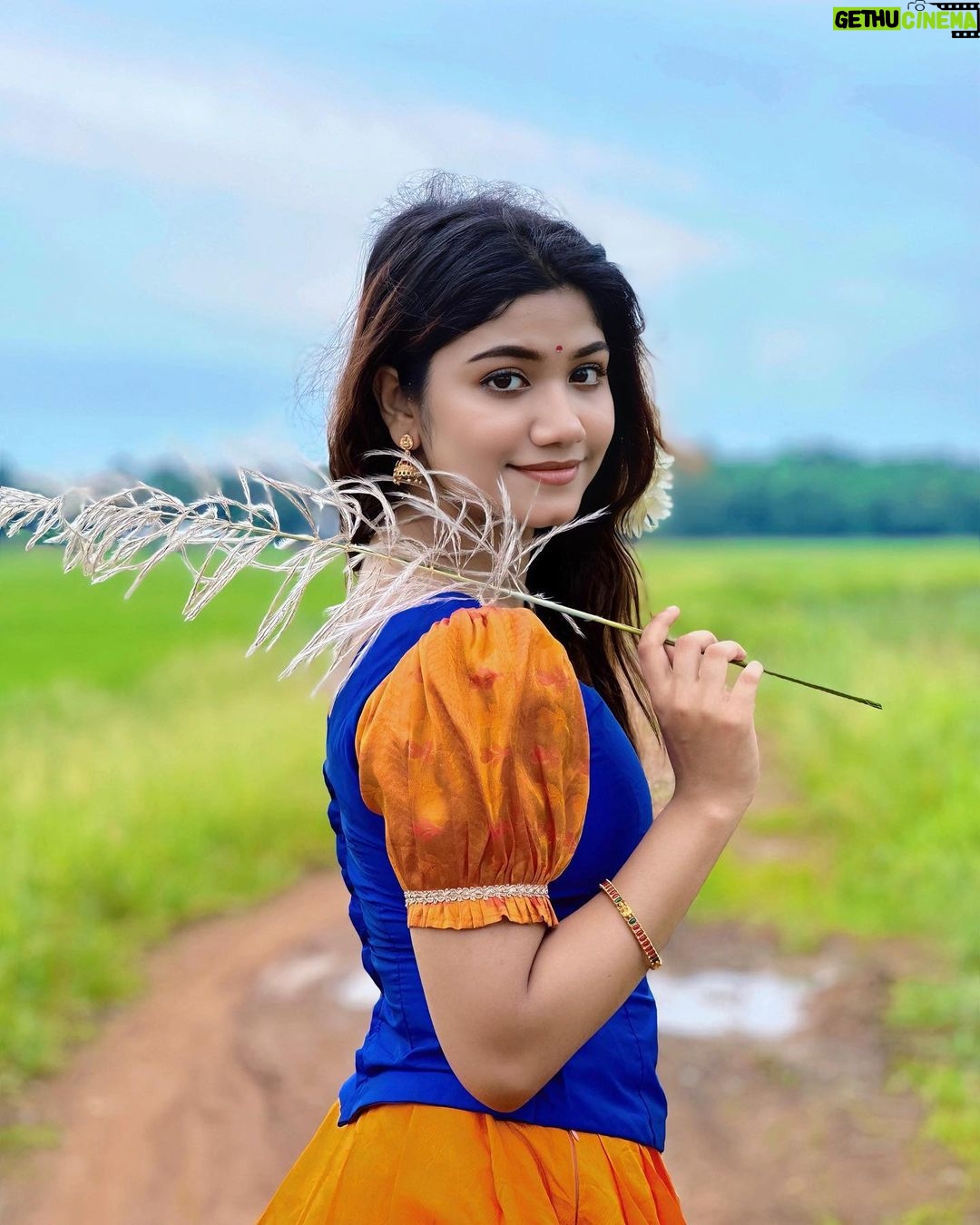 Jasnya Jayadeesh Instagram - തൃക്കാർത്തികാദിനാശംസകൾ 🥰❤️ Swipe 👉🏻👉🏻 👗 @classymissyin ❤️ 📸 @arun_anedath ❤️