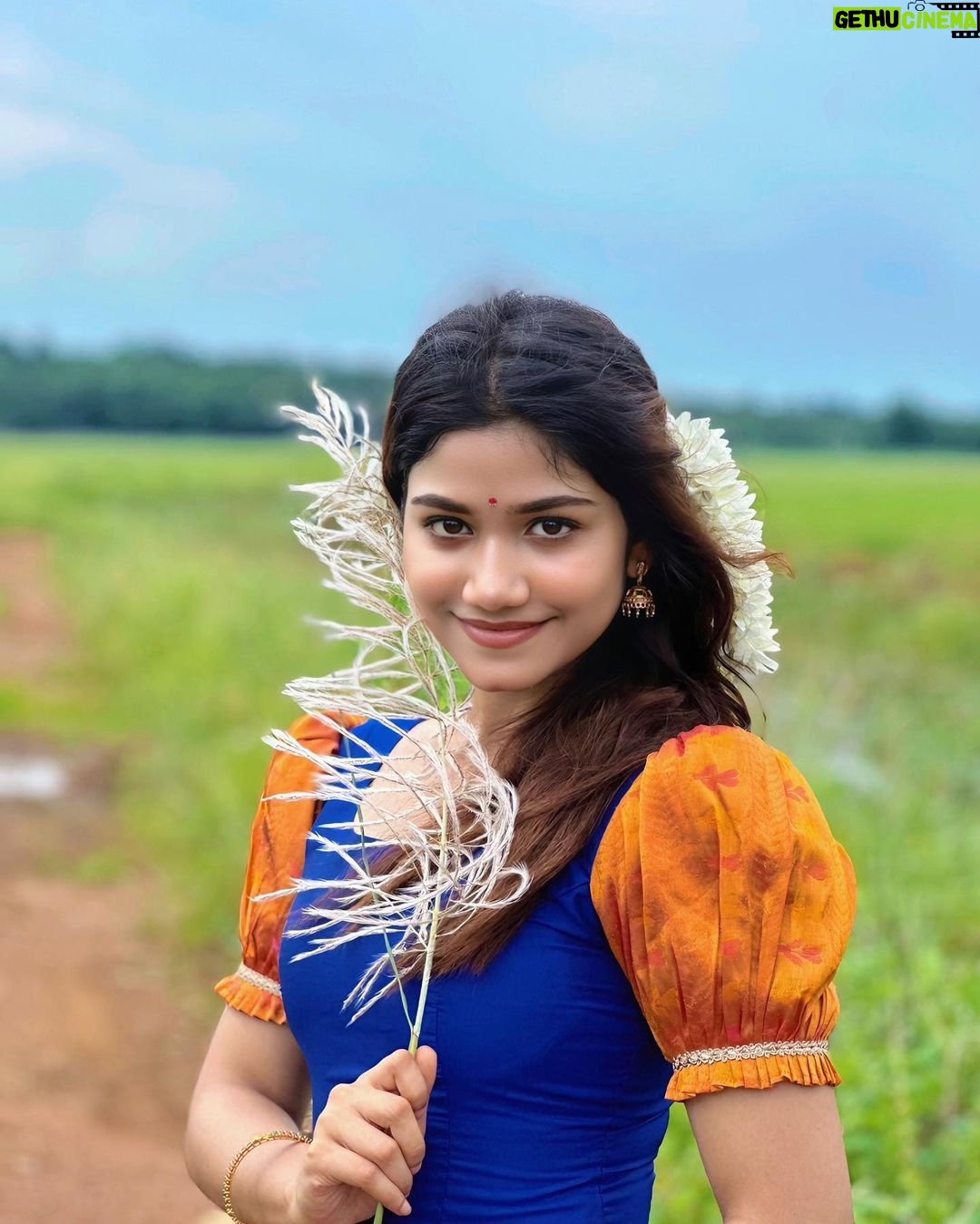 Jasnya Jayadeesh Instagram - തൃക്കാർത്തികാദിനാശംസകൾ 🥰❤️ Swipe 👉🏻👉🏻 👗 @classymissyin ❤️ 📸 @arun_anedath ❤️