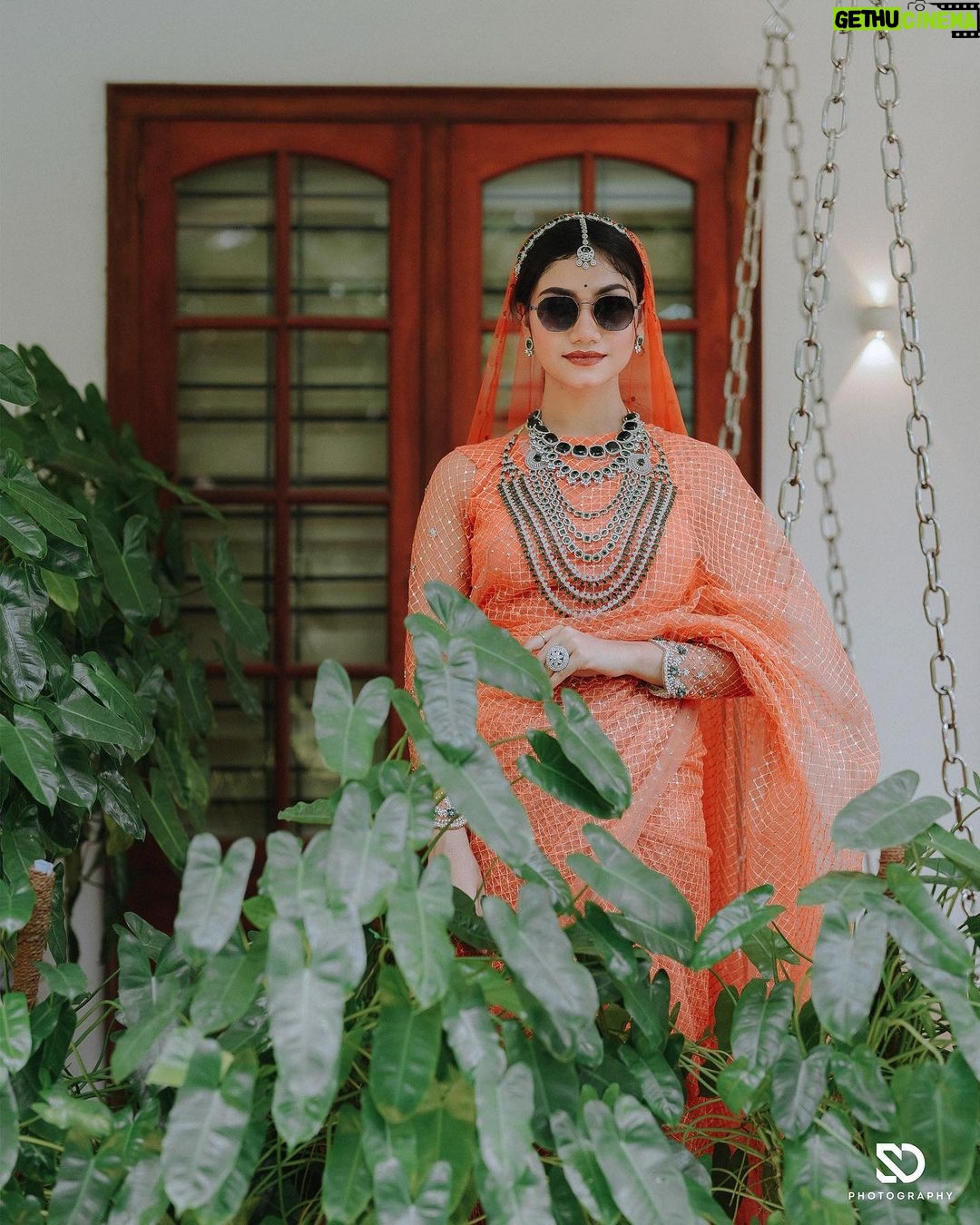 Jasnya Jayadeesh Instagram - Find the beauty in every moment. 🤍 Costume @ela_kshidesignerstudio_ Mua @makeoverbyshaima Dop @siju_doss Jewellery @allura_premium_bridal_rentals