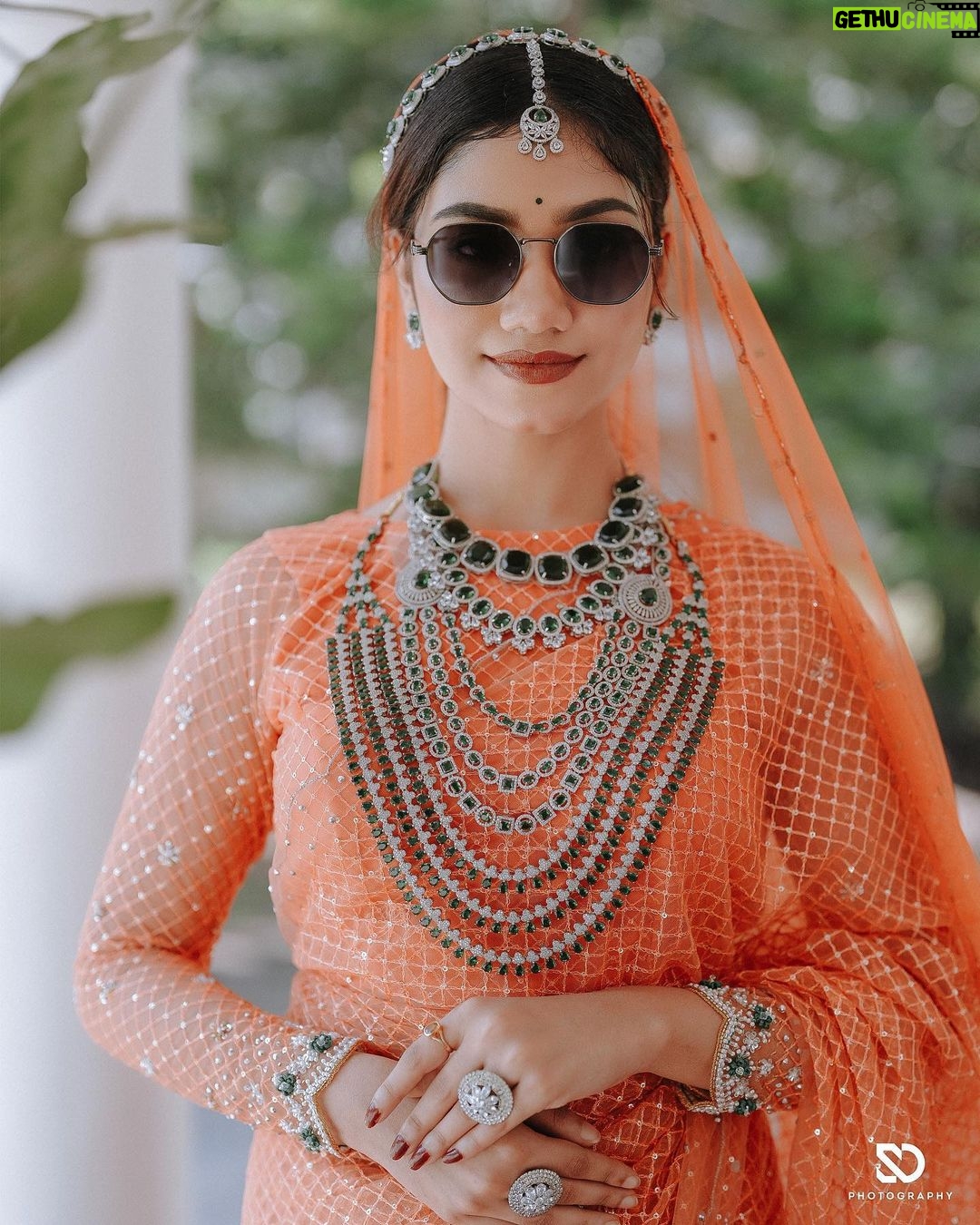 Jasnya Jayadeesh Instagram - Find the beauty in every moment. 🤍 Costume @ela_kshidesignerstudio_ Mua @makeoverbyshaima Dop @siju_doss Jewellery @allura_premium_bridal_rentals