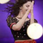 Jasnya Jayadeesh Instagram – Mere photo ko 📸❤️😜 bebo in fevicol 🥹🤌🏻❤️
Dop 📸 @abi_fine_shooters ❤️
Asst @anshad_shereef ❤️
.
#dance #bollywoodsongs #reelsindia #bollywooddance #actress