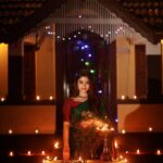 Jasnya Jayadeesh Instagram - May the glow of diyas light up your path with happiness and prosperity. Happy Diwali 🪔❤️ . Pc @sajeesh_blackstone 👗 @ar_handlooms_kuthampully
