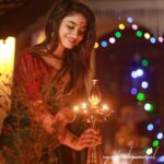 Jasnya Jayadeesh Instagram - Greetings on Deepavali! May the fireworks convey a message of prosperity and optimism on this day of light, hope this Diwali will fill your life with brightness and prosperity. Advanced Happy Diwali 🪔❤️🥰. 👗 @ar_handlooms_kuthampully ❤️ 📸 @sajeesh_blackstone ❤️