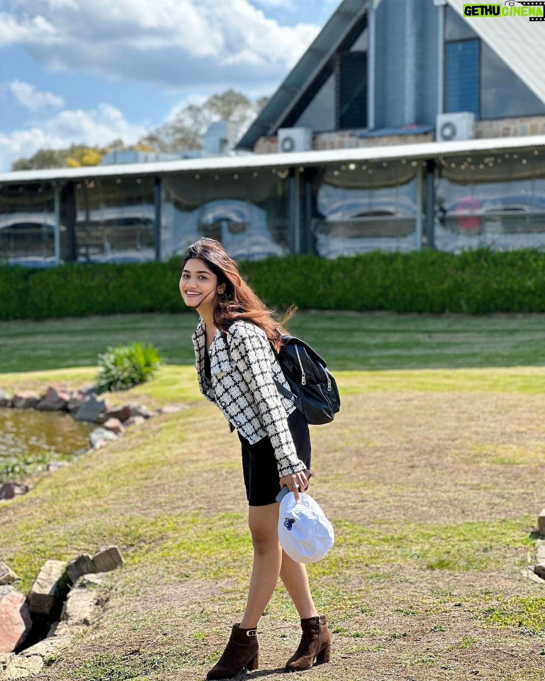 Jasnya Jayadeesh Instagram - Not all who wander are lost 🤍🍃 . 📸 @neethu_jayan2 🤍😘 Hot Air Ballooning Hunter Valley