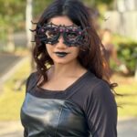 Jasnya Jayadeesh Instagram – They thought of All Hallows’ Night and the billion ghosts awandering the lonely lanes in cold winds and strange smokes. They thought of All Hallows’ Night and the billion ghosts awandering the lonely lanes in cold winds and strange smokes.
Swipe 🎃 
.
📸 @neethu_jayan2 ❤️
@sreyajayadeepofficial____ @devanandha.malikappuram