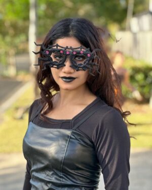 Jasnya Jayadeesh Instagram - They thought of All Hallows' Night and the billion ghosts awandering the lonely lanes in cold winds and strange smokes. They thought of All Hallows' Night and the billion ghosts awandering the lonely lanes in cold winds and strange smokes.
Swipe 🎃 
.
📸 @neethu_jayan2 ❤️
@sreyajayadeepofficial____ @devanandha.malikappuram