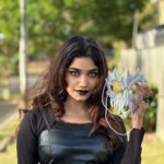 Jasnya Jayadeesh Instagram – They thought of All Hallows’ Night and the billion ghosts awandering the lonely lanes in cold winds and strange smokes. They thought of All Hallows’ Night and the billion ghosts awandering the lonely lanes in cold winds and strange smokes.
Swipe 🎃 
.
📸 @neethu_jayan2 ❤️
@sreyajayadeepofficial____ @devanandha.malikappuram