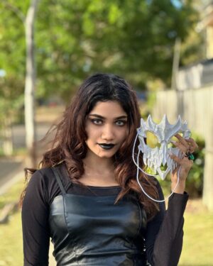 Jasnya Jayadeesh Instagram - They thought of All Hallows' Night and the billion ghosts awandering the lonely lanes in cold winds and strange smokes. They thought of All Hallows' Night and the billion ghosts awandering the lonely lanes in cold winds and strange smokes.
Swipe 🎃 
.
📸 @neethu_jayan2 ❤️
@sreyajayadeepofficial____ @devanandha.malikappuram