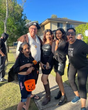 Jasnya Jayadeesh Instagram - They thought of All Hallows' Night and the billion ghosts awandering the lonely lanes in cold winds and strange smokes. They thought of All Hallows' Night and the billion ghosts awandering the lonely lanes in cold winds and strange smokes.
Swipe 🎃 
.
📸 @neethu_jayan2 ❤️
@sreyajayadeepofficial____ @devanandha.malikappuram