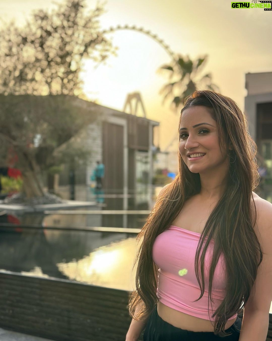 Jazz Sodhi Instagram - 🩷🩷🩷🩷🩷🩷🩷🩷🩷 JBR walk- Jumeira Beach Residence