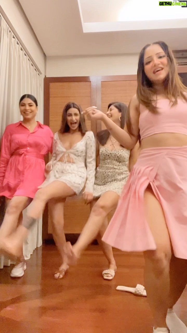 Jazz Sodhi - 1.5K Likes - Did u notice the flying chappal 😂🙈