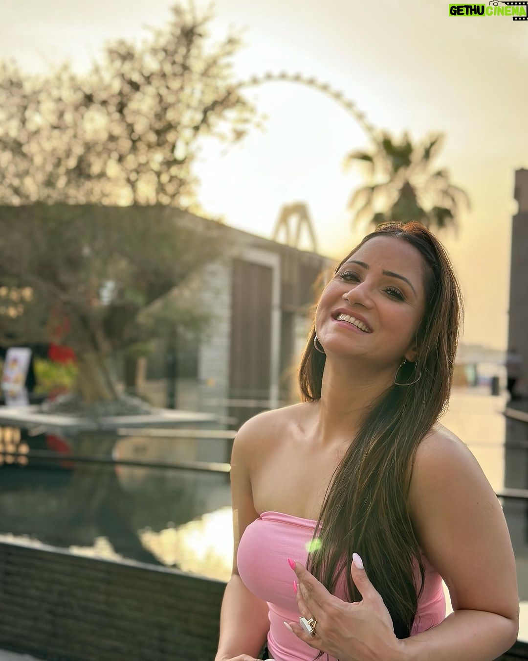 Jazz Sodhi Instagram - 🩷🩷🩷🩷🩷🩷🩷🩷🩷 JBR walk- Jumeira Beach Residence