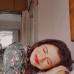 Jennifer Mistry Bansiwal Instagram - Be positive every moment #jmb #jmbreels #jennifermistrybansiwal Hiranandani Garden Powai