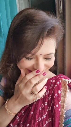 Jennifer Mistry Bansiwal Instagram - Muskurahate jhoothibhi ho sakti hai, 
Chehre ko padhna nahi, samajhna sikhiye

#jennifermistrybansiwal #jmb #jmbreels