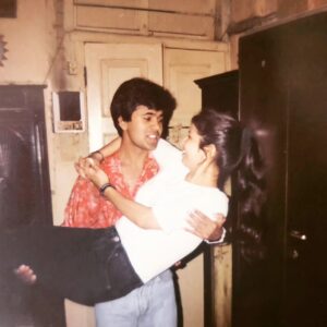 Jennifer Mistry Bansiwal Instagram - JAB WE MET... Throwback to the pics of a month after we met in 1998, pics are from the trip to Mumbai visit when I came to apply for air hostess interview with Bobby (my then boy friend)... Never knew will end up in totally different profession and settling in Mumbai... the only thing constant is US @bobbybansiwal 

Ps... Coat I m wearing was borrowed from a friend 

#jennifermistrybansiwal #bobbybansiwal #mayurbansiwal #jmb #jennybobby #throwback #thursdaythrowback