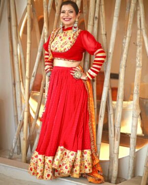 Jennifer Mistry Bansiwal Instagram - Red... the color of victory...
victory over evil... 
May all of us have victory over the evil and bring the world to a better place...
Happy Dusshehra 

Outfit: @gurukrupa_creation
Photographer: @photo_vinayak 
Team: @zerographyvlogs & @clickmegood_
Stylist: @style_deintrepide 
Jewellery : @silver.kiosk
Makeup: @makeoverbydipika
Location: @nomimumbai
