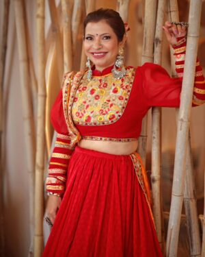 Jennifer Mistry Bansiwal Instagram - Red... the color of victory...
victory over evil... 
May all of us have victory over the evil and bring the world to a better place...
Happy Dusshehra 

Outfit: @gurukrupa_creation
Photographer: @photo_vinayak 
Team: @zerographyvlogs & @clickmegood_
Stylist: @style_deintrepide 
Jewellery : @silver.kiosk
Makeup: @makeoverbydipika
Location: @nomimumbai