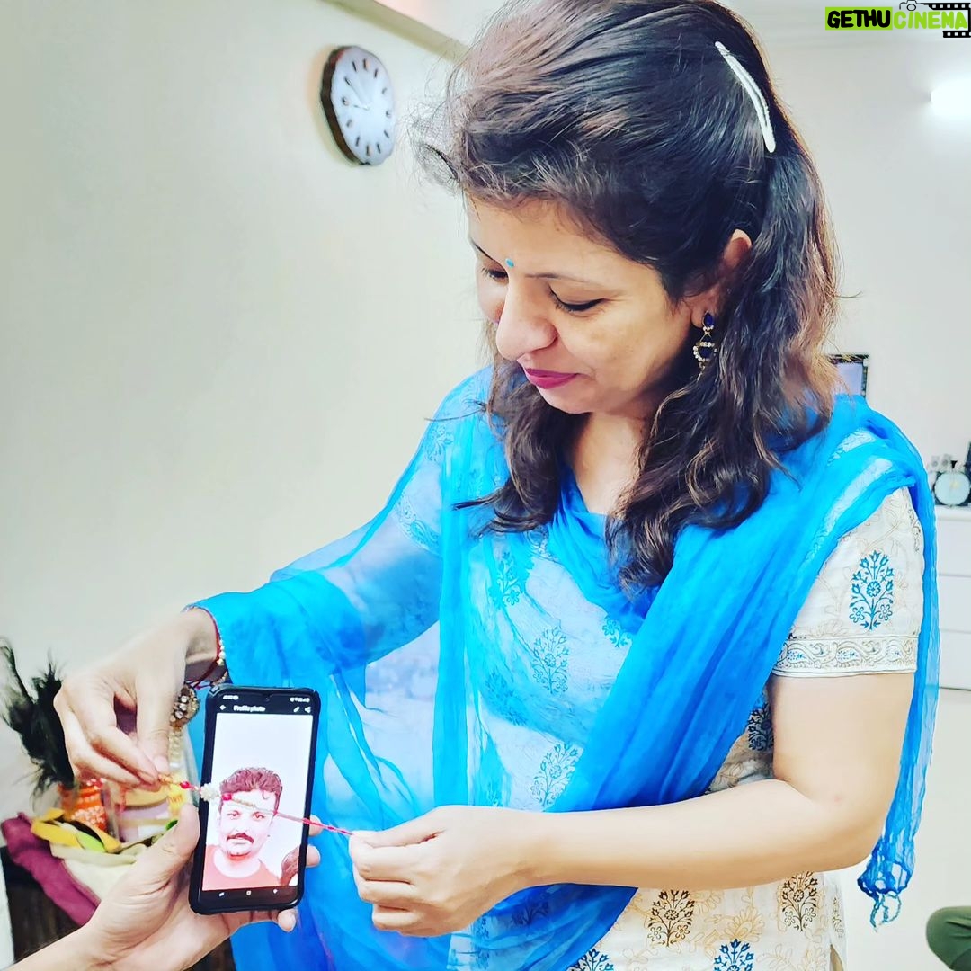 Jennifer Mistry Bansiwal Instagram - UNIMAGINABLE RAKSHABANDHAN... Never in my life thought that one day on Rakhi, my younger brother Malcolm @ronald_mistry won't be there( he passed away a year back)... My first Rakhi without him, feel so empty... Kabhi socha nahi tha hum 4 se 3 ho jaenge, usme bhi sister Dimple in home town... Luckily Adil @mistry_adil is there for me whenever I need... lots of love and blessings to both my brothers, I know Maloo you must be smiling at me from heaven... Wish you were here... Miss you badly... Happy RAKSHABANDHAN #rakshabandhan #happyrakshabandhan Hiranandani Garden Powai