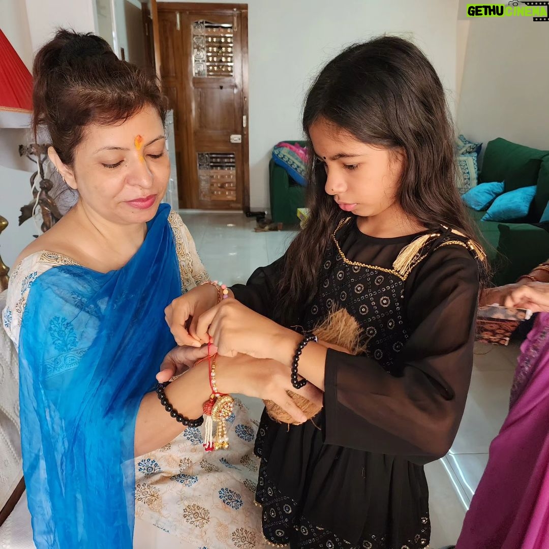 Jennifer Mistry Bansiwal Instagram - UNIMAGINABLE RAKSHABANDHAN... Never in my life thought that one day on Rakhi, my younger brother Malcolm @ronald_mistry won't be there( he passed away a year back)... My first Rakhi without him, feel so empty... Kabhi socha nahi tha hum 4 se 3 ho jaenge, usme bhi sister Dimple in home town... Luckily Adil @mistry_adil is there for me whenever I need... lots of love and blessings to both my brothers, I know Maloo you must be smiling at me from heaven... Wish you were here... Miss you badly... Happy RAKSHABANDHAN #rakshabandhan #happyrakshabandhan Hiranandani Garden Powai