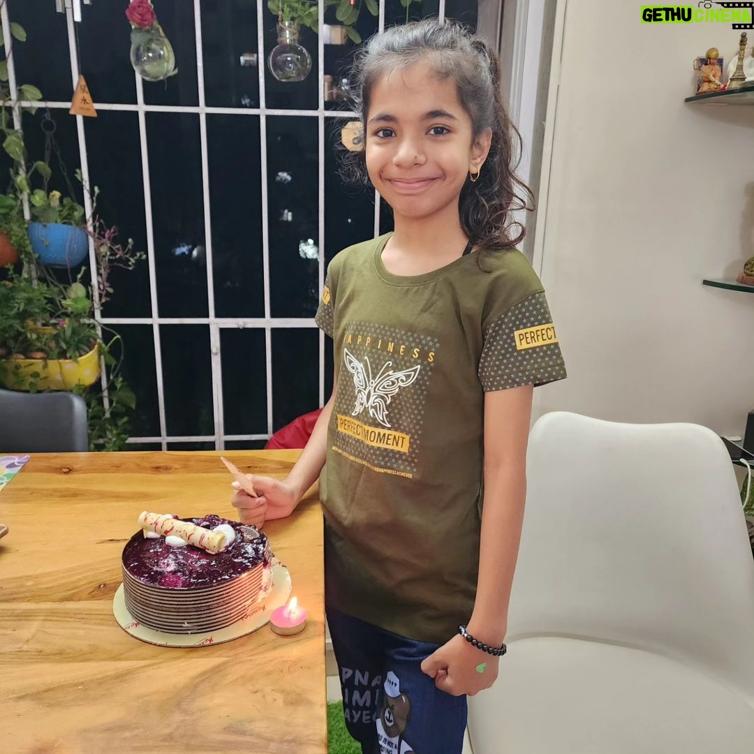 Jennifer Mistry Bansiwal Instagram - My princess turns 10 🧿... Happy bday Lekissha... God bless... I'm so grateful I have a daughter like you ... Wishing you everything you deserve and desire... #jennifermistrybansiwal #jmb #Lekissha #lekisshamistrybansiwal #jenissha #happybirthday Hiranandani Garden Powai