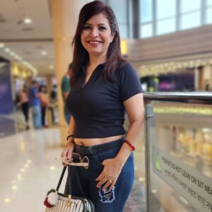 Jennifer Mistry Bansiwal Instagram - Just US...Mumma daughter shopping, eating, chatting time together ...
Enjoyed some beautiful moments with Lekissha🥰

#jennifermistrybansiwal #jmb #jenissha #Lekissha #lekisshamistrybansiwal #momdaughter