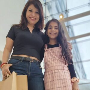 Jennifer Mistry Bansiwal Instagram - Just US...Mumma daughter shopping, eating, chatting time together ...
Enjoyed some beautiful moments with Lekissha🥰

#jennifermistrybansiwal #jmb #jenissha #Lekissha #lekisshamistrybansiwal #momdaughter