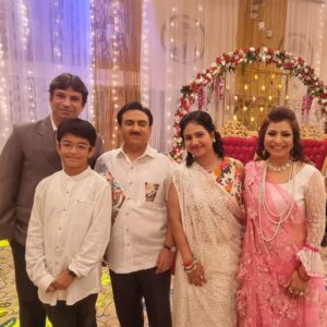 Jennifer Mistry Bansiwal Instagram - This date last year... when my brother Adil @mistry_adil and his family were part of Tmkoc for Navroze Special episode...( the celebration that is shown in the serial after 14 years)... Didn't get a chance to post these pics as my younger brother Malcolm @ronald_mistry was hospitalized and later in passed away in 21 days... you cannot plan life...
... Never imagined life changes in such a short span, Malcolm leaving us forever, me not in serial any more, so called friends and society vanishing from my life , above all this case, not forgetting no one to support except family and few real friends... The more stuff happened the more I became stronger... As I always say, I never plan my life, God has always... God always gave me the best, so going with the flow... the best may come