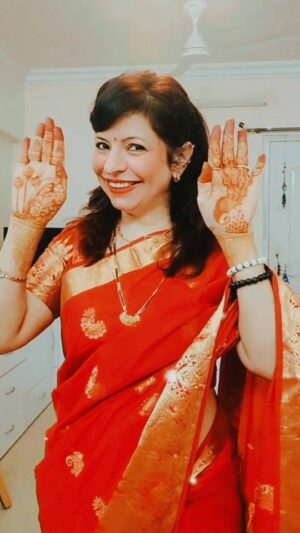 Jennifer Mistry Bansiwal Instagram - "Henna love and good vibes."

Karwa chauth mehandi by
@taslim_mehndi_designer 

#jennifermistrybansiwal #jmb #jmbreels #mehandi #heena