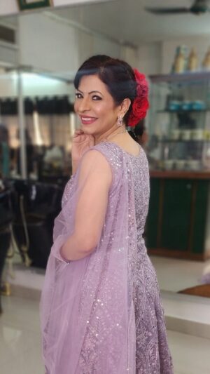 Jennifer Mistry Bansiwal Instagram - People will stare, make it worth their while... 

Ps-When I got ready in Jabalpur for MoJ (MoJMommiesOfJabalpur) event... 

Costume @banicollection1313
Muah @adheerashlok
Jewellery @glamfashionworld
Location- Angels Beauty Parlour

#jennifermistrybansiwal #jmb #jmbreels #MoJ #MoJMommiesOfJabalpur