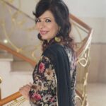 Jennifer Mistry Bansiwal Instagram - You never go out of style with the simplest Indian clothes... Outfit @banicollection1313 Pic @bobbybansiwal Muah @makeup_by_bhavikajain #jennifermistrybansiwal #bobbybansiwal # #mayurbansiwal #collaboration #salwarkameez Hiranandani, Powai
