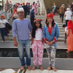 Jennifer Mistry Bansiwal Instagram - Gurupurab di lakh lakh Vadhaiya... happy Guru Nanak Jayanti...
Nanak Naam Chardi Kala Tere Bhane Sarbat da bhala...

#jennifermistrybansiwal #jmb #Lekissha #lekisshamistrybansiwal #bobbybansiwal #mayurbansiwal #jenissha #gurupurab #gurunanakjayanti