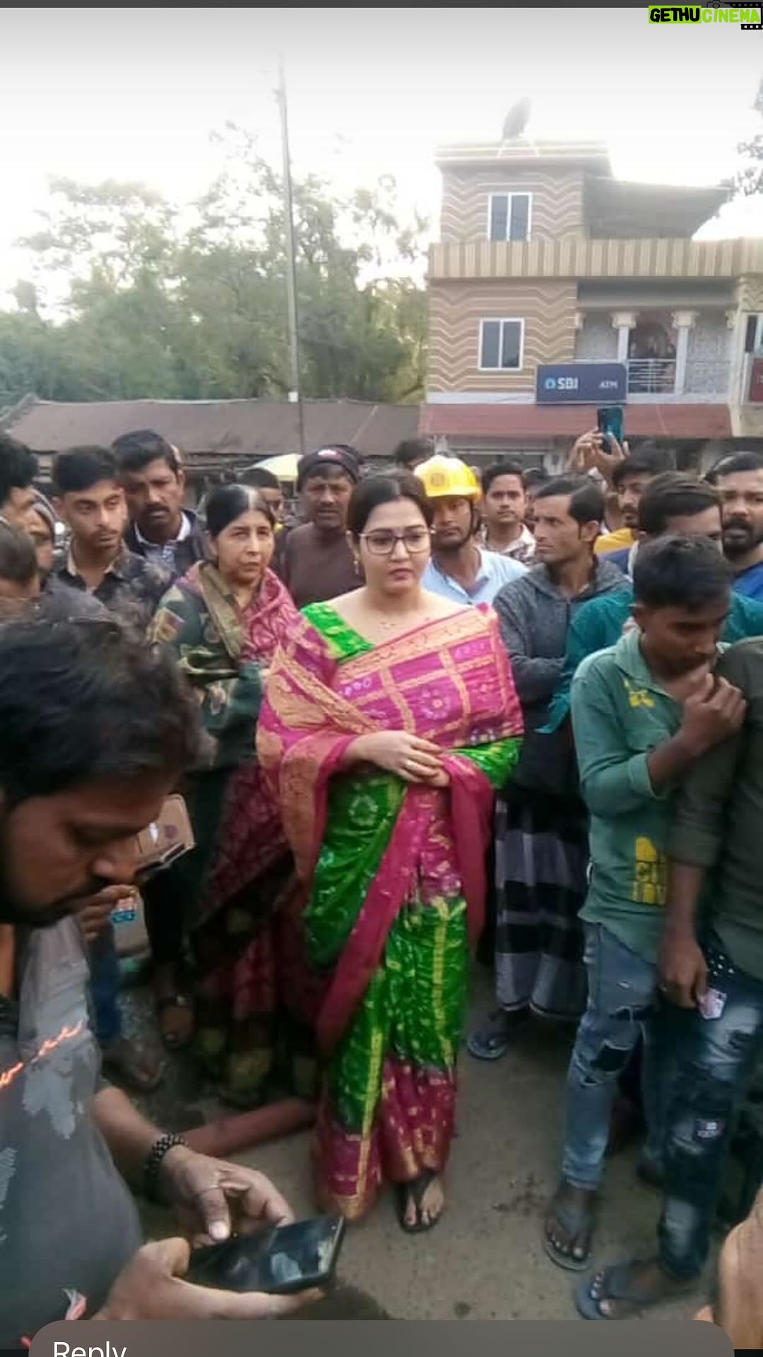 Jina Samal - 3.1K Likes - ବାଲେଶ୍ବର ଜିଲ୍ଲା ଭୋଗରାଇ ବ୍ଲକ ଅନ୍ତର୍ଗତ ନଗୁଆଁଛକ ସ୍ଥିତ ଏକ ସାର ବ୍ୟବସାୟୀଙ୍କ ଦୋକାନ ବିଦ୍ୟୁତ ସଂସ୍ପର୍ଶରେ ଆସି ସମ୍ପୂର୍ଣ୍ଣ ଭାବେ ଜଳି ଯାଇଛି । ମୁଁ ଖବର ପାଇ ତୁରନ୍ତ ଘଟଣାସ୍ଥଳରେ ପହଞ୍ଚି ପରିସ୍ଥିତିର ଅନୁଧ୍ୟାନ କଲି ଏବଂ ଜାଣିବାକୁ ପାଇଲି କି ସେ ମୋ ମା’ଙ୍କ ସାଙ୍ଗ ତଥା ଅନ୍ଯାନ୍ଯଦୋକାନ ଓ ଦୋକାନରେ ଥିବା ସମସ୍ତ ଜିନିଷ ସମ୍ପୂର୍ଣ୍ଣ ଜଳିଯାଇଛି କିନ୍ତୁ ଭଗବାନଙ୍କ କୃପାରୁ କୌଣସି ଜନଜୀବନ କ୍ଷୟକ୍ଷତି ହୋଇନାହିଁ । ଏହି ଦୁଃଖଦ ସମୟରେ ମହାପ୍ରଭୁ ଶ୍ରୀଜଗନ୍ନାଥ ତାଙ୍କୁ ସହାୟ ହୁଅନ୍ତୁ ପ୍ରାର୍ଥନା କରୁଛି 🙏 #zeenasamalpanigrahy #ଜିନା🙏