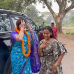 Jina Samal Instagram - ମୋର କୌଣସି ଏକ ସ୍ଥାନକୁ ଯାତ୍ରା କରିବା ସମୟରେ, ବାଲେଶ୍ବର ଜିଲ୍ଲା ଭୋଗରାଇ ନିର୍ବାଚନ ମଣ୍ଡଳୀ ଭୋଗରାଇ ବ୍ଲକ ଅନ୍ତର୍ଗତ ଟେଙ୍ଗରାମାରି ଗ୍ରାମ ଜୟରାମପୁର ପଞ୍ଚାୟତର ଗ୍ରାମବାସୀମାନଙ୍କ ସହ ରାସ୍ତାରେ ଭେଟ ହେଲା । ଅଚାନକ ଏତେ ସୁନ୍ଦର ସ୍ୱାଗତ ସମ୍ବର୍ଦ୍ଧନା ଦେଖି ବହୁ ଖୁସି ଲାଗିଲା । ସେମାନଙ୍କ ସହ କିଛି ବର୍ତ୍ତାଳାପ କଲି ଓ ସେମାନଙ୍କ ସୁବିଧା ଅସୁବିଧା ପଚାରି ବୁଝିଲି । ମୋ ପ୍ରତି ଲୋକମାନଙ୍କ ଏତେ ସ୍ନେହ, ଆଦର ନିଶ୍ଚିତ ରୂପେ ମତେ ଆହୁରି ଆଗକୁ ଯିବାକୁ ପ୍ରେରଣା ଯୋଗାଇବ । ଉପସ୍ଥିତ ସମସ୍ତ ଲୋକମାନଙ୍କୁ ମୋର ହୃଦୟର ସହ ଧନ୍ୟବାଦ ଓ କୃତଜ୍ଞତା ଜଣାଉଛି 🙏 #zeenasamalpanigrahy #ଜିନା🙏 Tengramari