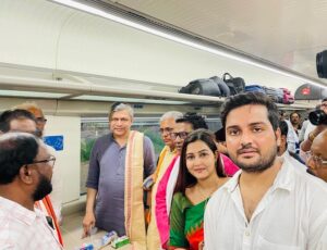 Jina Samal Instagram - #vandebharatexpress train inaugural ceremony 🇮🇳at  balasore with honorable railway minister Sri @ashwini.vaishnaw sir , honorabel MP Sri @pratap.sarangi nana🙏it’s a proud moment for us🤞#gratitude #bandebharatexpress 👏