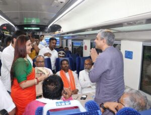 Jina Samal Instagram - #vandebharatexpress train inaugural ceremony 🇮🇳at  balasore with honorable railway minister Sri @ashwini.vaishnaw sir , honorabel MP Sri @pratap.sarangi nana🙏it’s a proud moment for us🤞#gratitude #bandebharatexpress 👏
