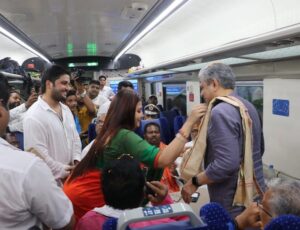 Jina Samal Instagram - #vandebharatexpress train inaugural ceremony 🇮🇳at  balasore with honorable railway minister Sri @ashwini.vaishnaw sir , honorabel MP Sri @pratap.sarangi nana🙏it’s a proud moment for us🤞#gratitude #bandebharatexpress 👏