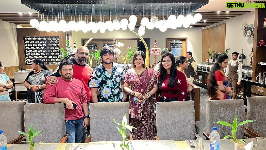 Jina Samal Instagram - #family #famjam #celebration #aniversary #goodvibes #specialday ❤️🧿❤️😇 Pipul Padmaja Premium Hotel & Convention
