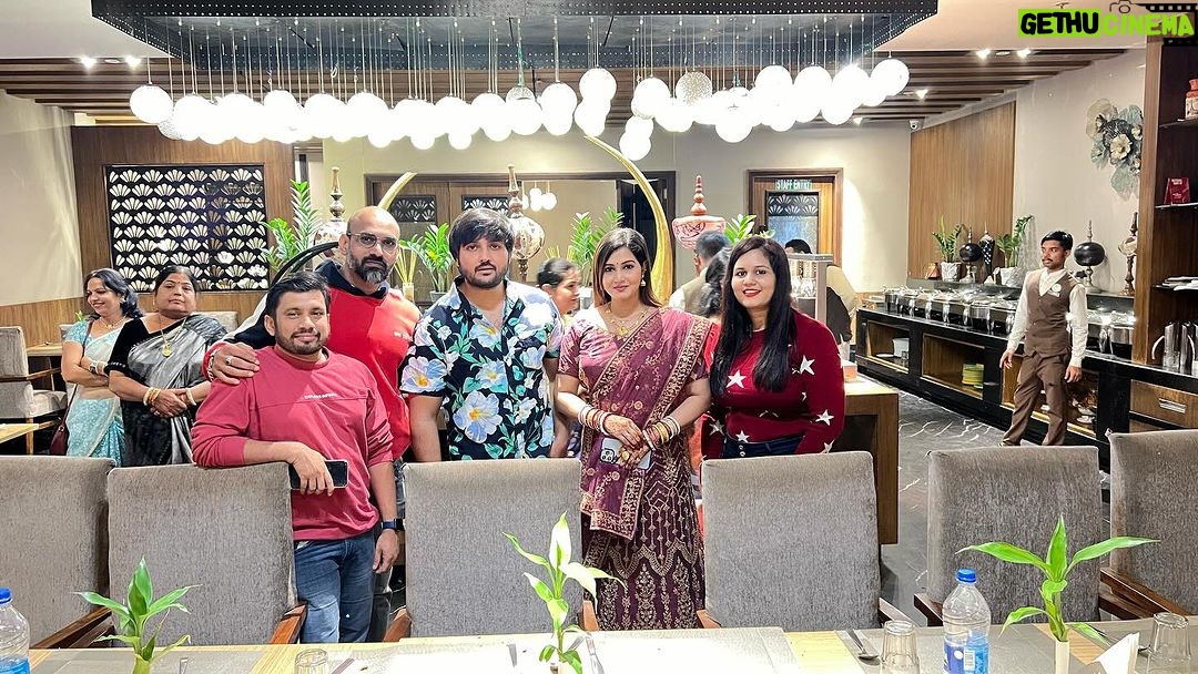 Jina Samal Instagram - #family #famjam #celebration #aniversary #goodvibes #specialday ❤️🧿❤️😇 Pipul Padmaja Premium Hotel & Convention