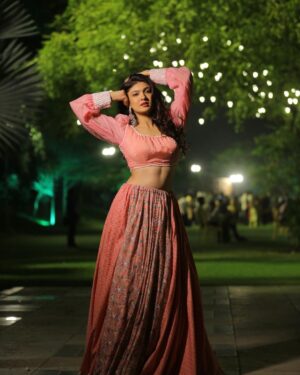 Jolly Rathod Instagram - Dolled Up for a Wedding Show in Ahmedabad..
Clicks by :  @jaxy_not_jeksy (fondly known as ‘Masiha’ in my world..😄🫶🏻)

Wearing : @krishnadesigns @dreamcloset_india 
Costume coordinated by : @almaari_by_kranti 
Jewellery : @the_beta_girl 
MUAH : @divya_makeover_27