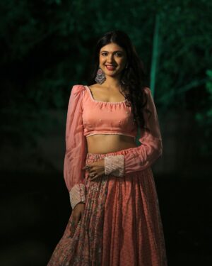 Jolly Rathod Instagram - Dolled Up for a Wedding Show in Ahmedabad..
Clicks by :  @jaxy_not_jeksy (fondly known as ‘Masiha’ in my world..😄🫶🏻)

Wearing : @krishnadesigns @dreamcloset_india 
Costume coordinated by : @almaari_by_kranti 
Jewellery : @the_beta_girl 
MUAH : @divya_makeover_27