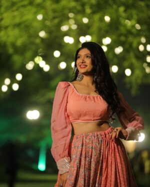 Jolly Rathod Instagram - Dolled Up for a Wedding Show in Ahmedabad..
Clicks by :  @jaxy_not_jeksy (fondly known as ‘Masiha’ in my world..😄🫶🏻)

Wearing : @krishnadesigns @dreamcloset_india 
Costume coordinated by : @almaari_by_kranti 
Jewellery : @the_beta_girl 
MUAH : @divya_makeover_27
