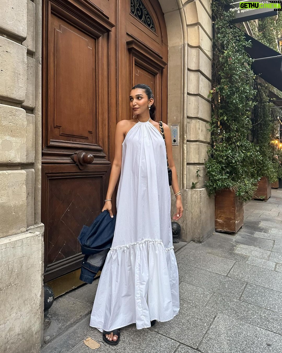Juhi Godambe Instagram - Sunday in Paris photo dump, shopping, coffees and lots of food 👌🏼 . . Wearing @labelankitajain #jginparis Paris, France