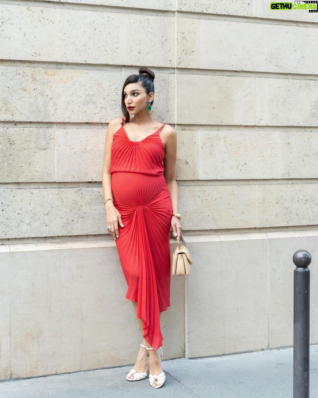 Juhi Godambe Instagram - Celebrating 75 Years of @bulgari Serpenti in Paris ❤️✨🥂 . . #jginparis #bvlgariserpenti