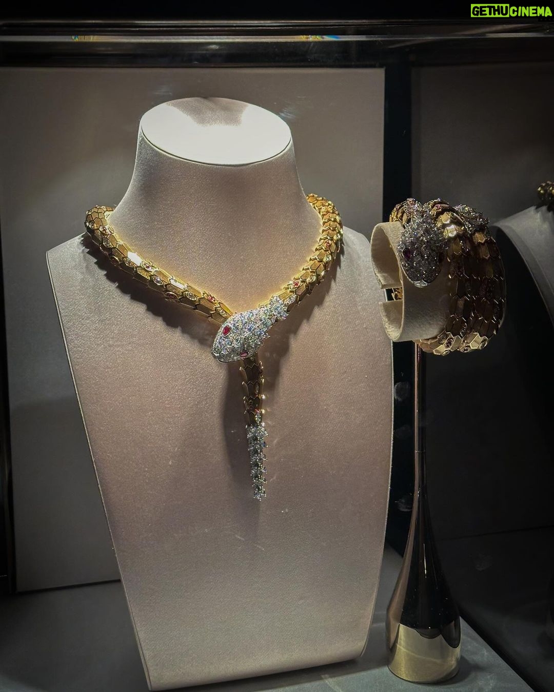 Juhi Godambe Instagram - Celebrating 75 Years of @bulgari Serpenti in Paris ❤️✨🥂 . . #jginparis #bvlgariserpenti