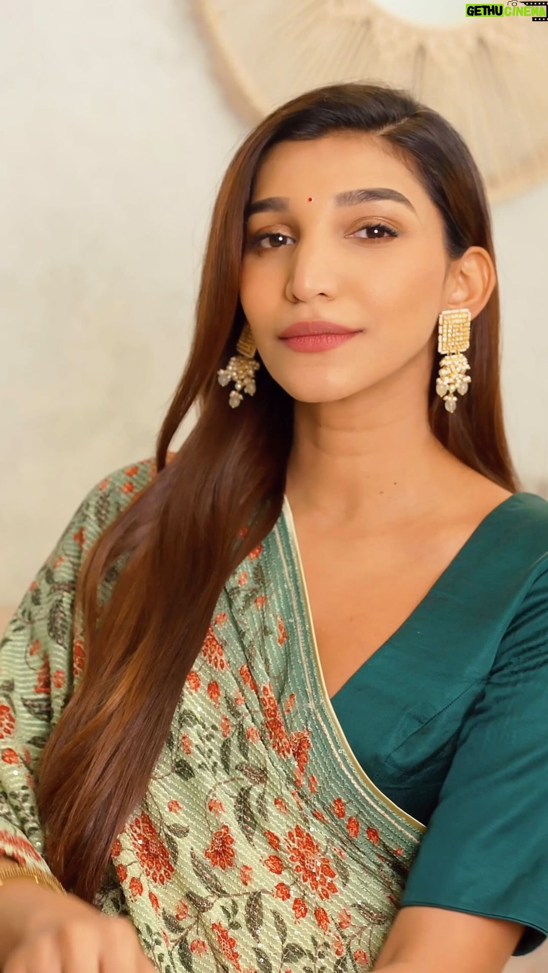 Juhi Godambe Instagram - It’s the festive season! And I’m so excited to create this look for Karva Chauth using my favourites from @lorealparis 🤍✨ created this look using the infallible matte resistance liquid lipstick that can even resist a methai! 😉 LOVE them! Along with the 24H fresh wear foundation in powder and the lash paradise mascara. Try them now! #LOrealParis #LOrealParisIndia #InfallibleLipsThatResist #LOrealParisMakeup #KarvaChauth