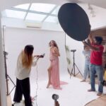 Juhi Godambe Instagram - Moment vs Photos from my bump shoot 🥰😋💕 Such a fun day! 🫶🏼 . . Shot by @sashajairam Makeup @makeupbymausam Hair @hairbykhushimehta Forever support system @anishajagwani @preevids
