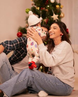 Juhi Godambe Instagram - This year Christmas is just extra special! 🎄🧸
Merry Christmas from us to you and your ❤️s 🥰