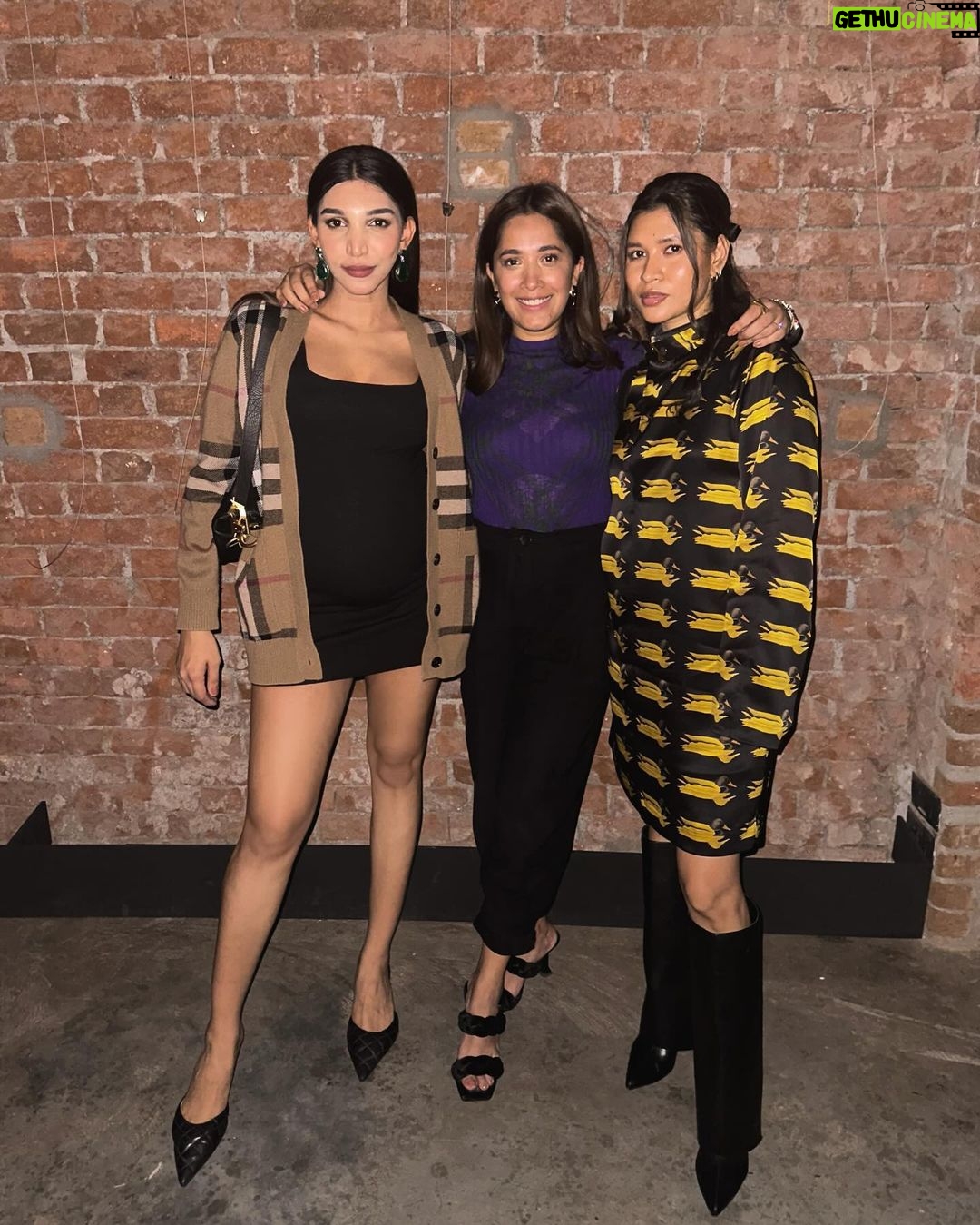 Juhi Godambe Instagram - Festive Dinner With @Burberry 🤍✨ Spot my 9 months bump? 👀🤰🏻