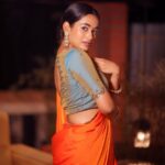 Kaavya Arivumani Instagram – Swipe and sing the song inayae 🍊🔶🧡

Shot by @studio212_photography 
Styled by @indu_ig 
Makeup @vishaa_hairandmakeup 
Drapist @anu_hairstylist_sareedrapist 
Wearing @varshamaran_official 
Earring @fineshinejewels

#kaavya#kaavyaarivumani